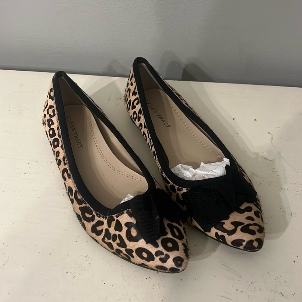 ANY 5 ITEMS $100 Ellen Tracy pointed flats leopard